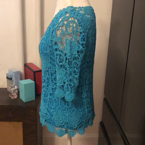 Crocheted look blue shirt - Picture 2 of 3